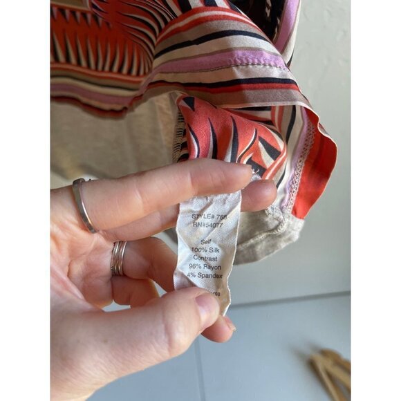 Cabi Tribal Tee Aztec Silk Panel Cream V-neck Tee Size XS Boho Scarf #768 - Picture 9 of 9